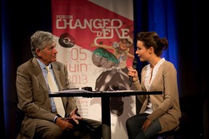 Maurice Lévy, président du directoire du groupe Publicis interviewé par Emmanuelle Duez, Founder & Explorer The Boson Project, cofondatrice et présidente de l’association WoMen’Up  Passage de relais, éclairage : "Séniors et génération Internet : Ayons le même âge numérique"