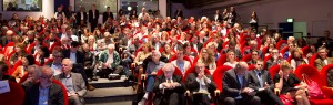 La salle, pleine dès 9H... pour une journée dense et passionnante. Michel Rocard est assis au premier rang. – à Cité des Sciences et de l'Industrie.